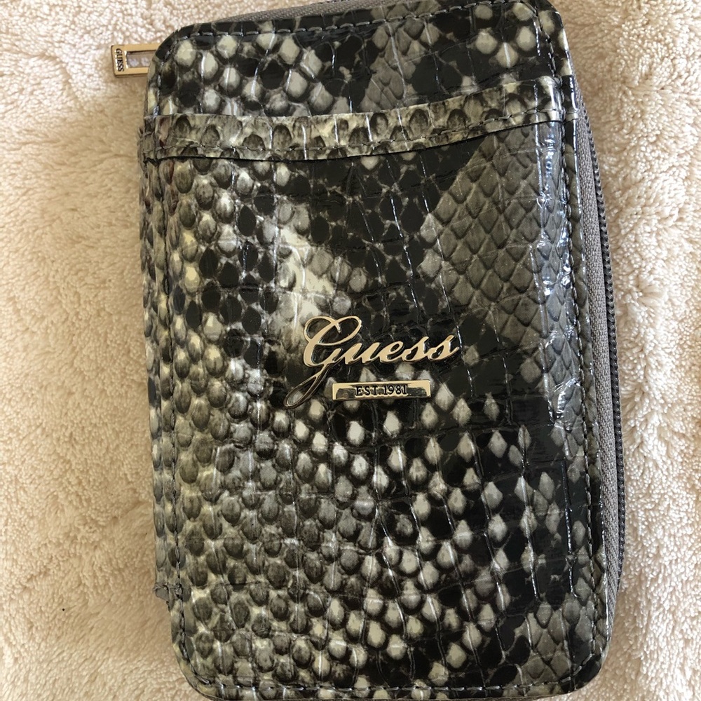 Guess Bi-Fold Zip Wallet *used* still like new